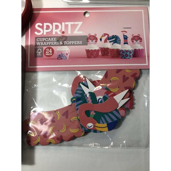 NEW Bundle 7 Valentine’s Candy Molds, Cupcake Wrappers, Pancake Mold, Card Kit - Picture 3 of 5